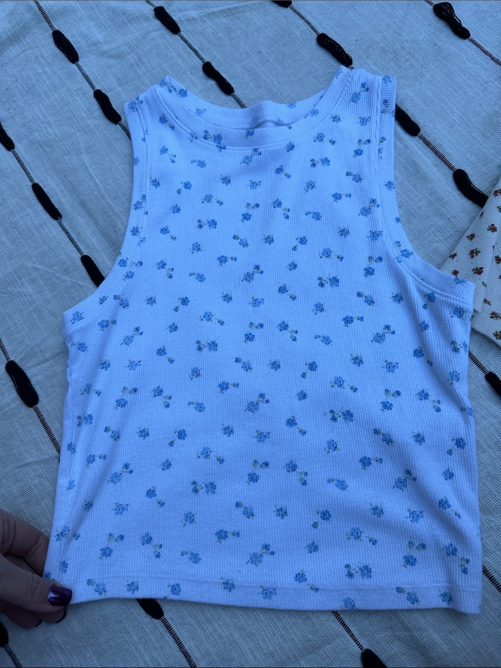 Hollister, Brandy Melville,garage and out from under tank tops. - Picture 2 of 11